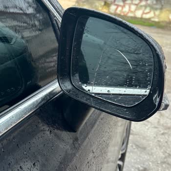 Sağ Dikiz Aynasının Kendiliğinden Çatlaması Garanti Kapsamına Alınmalı