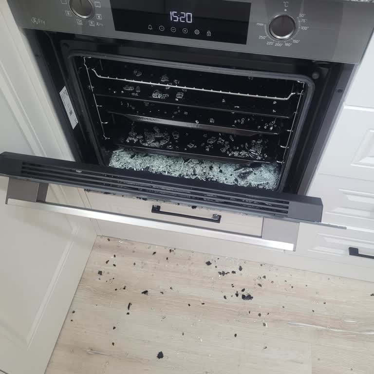 Arçelik Fırın Camı Patladı, Mutfak Dolabım Hasar Gördü Ve Güvenlik Riski Oluştu