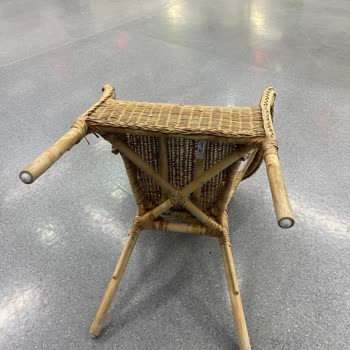 Faturasız Garanti Reddi Ve Kısa Sürede Bükülen Sandalye Şikayeti