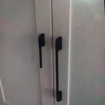 Kırılan Dolap Kolu Ve Söz Edilen Lambader Teslim Edilmedi