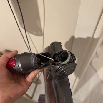 Dyson V10 Halı Başlığı Kırılması İçin Garanti Kapsamında Değişim Talebi