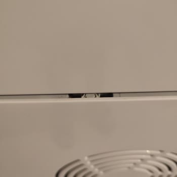 Üst Kapak Kapanmıyor Ve Kırıldı, Müşteri Hizmetleri Çözüm Sunmadı