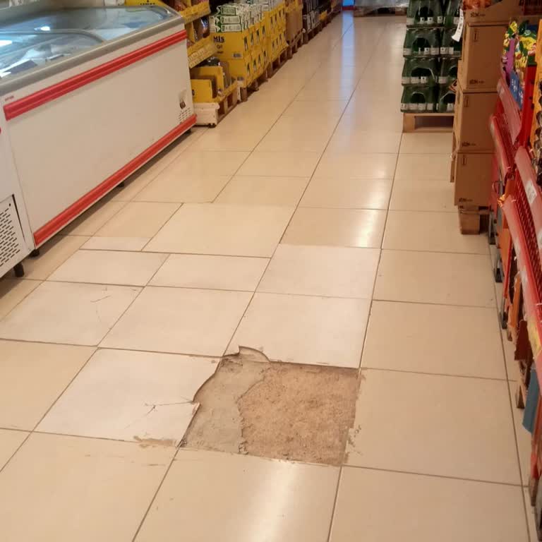 Şok Market Döşemealtı Şubesinde Kırık Parke Müşteri Güvenliğini Tehdit Ediyor