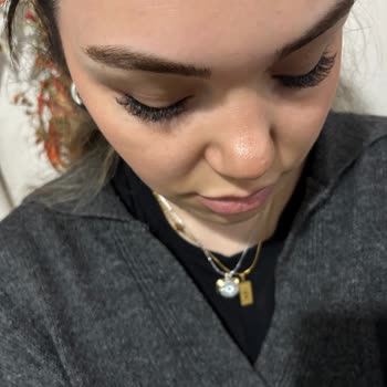 Eyüp Protez Tırnak Özensiz Yapılan İpek Kirpik İşlemi!