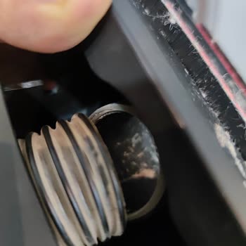 Samsung Elektrikli Süpürge Hortum Parçası Sürekli Yırtılıyor, Ücretsiz Değişim Talebi