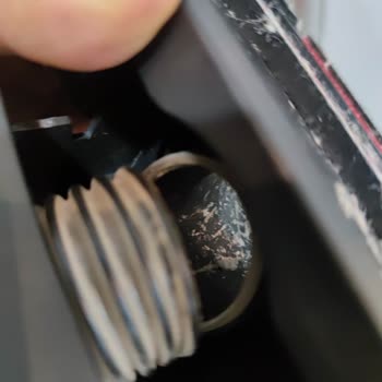 Samsung Elektrikli Süpürge Hortum Parçası Sürekli Yırtılıyor, Ücretsiz Değişim Talebi