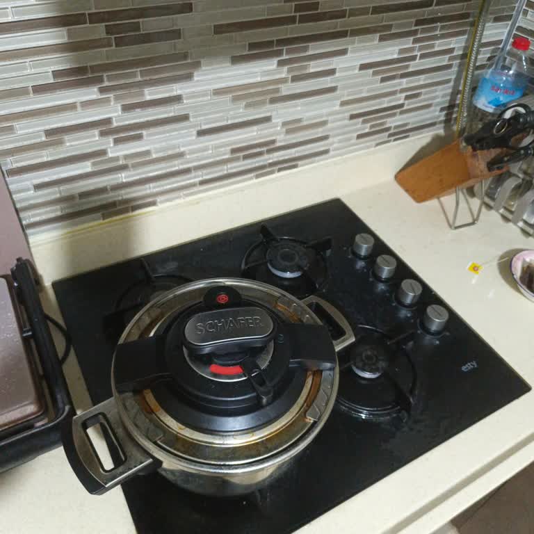 Schafer In Safe Düdüklü Tencere Su Fışkırtıyor