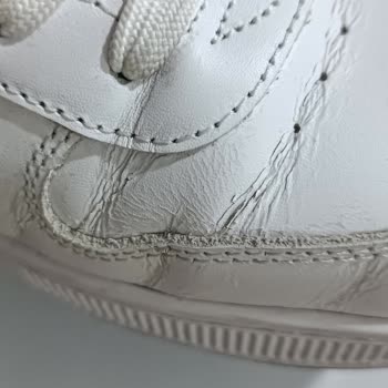 Lacoste Ayakkabısında Çatlamalar Ve Deformasyon: Değişim Talebi