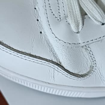 Lacoste Ayakkabısında Çatlamalar Ve Deformasyon: Değişim Talebi