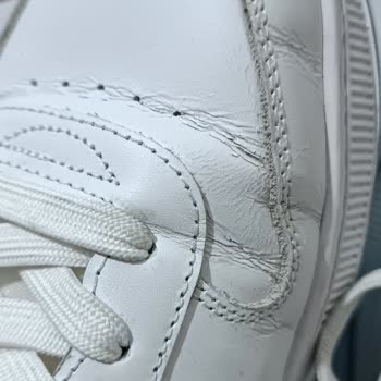 Lacoste Ayakkabısında Çatlamalar Ve Deformasyon: Değişim Talebi