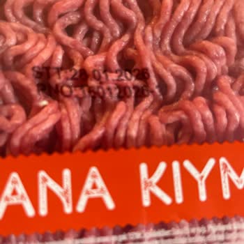 Şok Markette Bozulmuş Dana Kıyma Ve Kuşbaşı Satışı