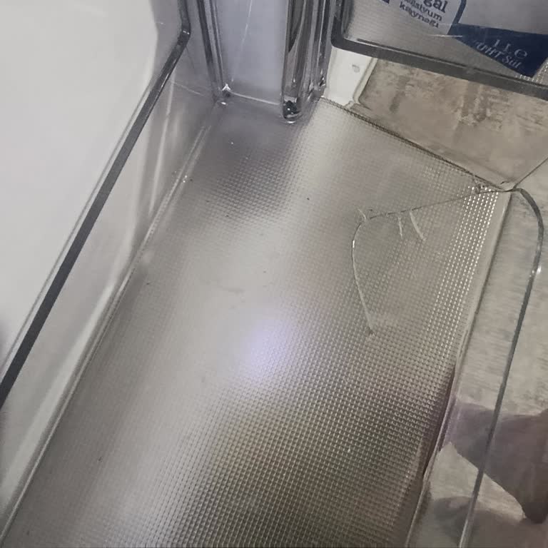 Arçelik Buzdolabı Rafının Darbe Almadan Kırılması Üretim Hatası
