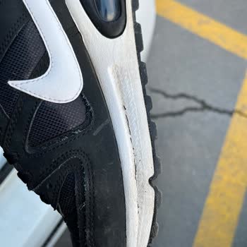 Nike Air Max Ayakkabısında Sağ Tekte Vurucu Sorun Ve Mağaza Garanti Şartını Reddetti