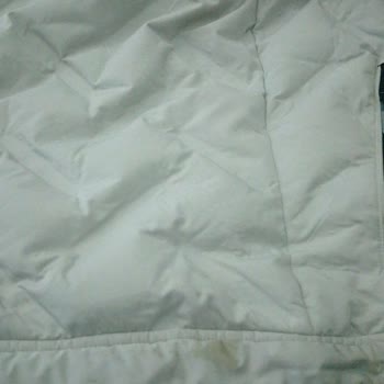 Krem Renk Cekette Çıkarılamayan Lekeler Ve Personelin Küçümseyici Tutumu