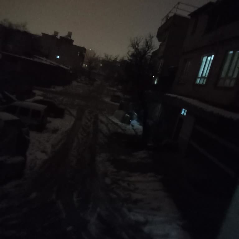 Sokak Lambaları Çalışmıyor, Buzlu Yollarda Güvenlik Tehlikesi