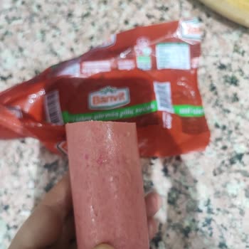 Banvit Piliç Sucukta Kırmızı Plastik Parça