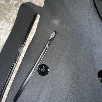 Az Kullanımda Parçalanan Trençkot Ve Şirketin Yardım Reddine Tepki