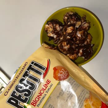 Pesotti Bayat Ve Kötü Kokulu Profiterol Topları, Tarih Bilgisi Yok!