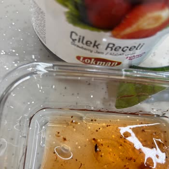 Lokman Markalı Çilek Reçelinde Cam Kavanozda Böcek Bulundu, Gıda Güvenliği Sorgulandı