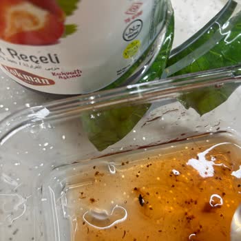 Lokman Markalı Çilek Reçelinde Cam Kavanozda Böcek Bulundu, Gıda Güvenliği Sorgulandı