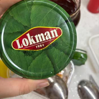 Lokman Markalı Çilek Reçelinde Cam Kavanozda Böcek Bulundu, Gıda Güvenliği Sorgulandı