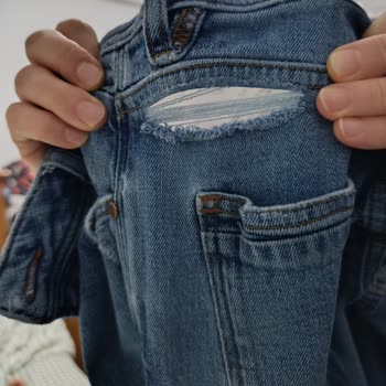 Colin’s Pantolonlarındaki Dikiş Yırtıkları Güven Kaybına Yol Açtı