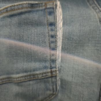 Colin’s Pantolonlarındaki Dikiş Yırtıkları Güven Kaybına Yol Açtı