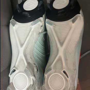 Kısa Sürede Kırılan Nike Kramponu Ve Gerekçesiz Red Cevabı