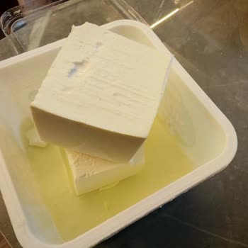 Sütaş Süzme Peynirin Sertliği Ve Kalitesizliği