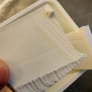 Sütaş Süzme Peynirin Sertliği Ve Kalitesizliği