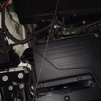 BMW F30 Yağ Çubuğu Plastik Ucu Kırıldı, Ücretsiz Değişim Talebi