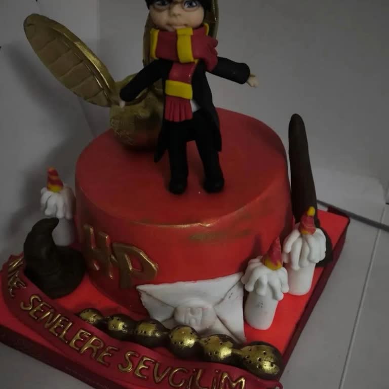 Liva Pastacılık’ta Bayat Kek Ve Yanıltıcı Harry Potter Tasarımı Şikayeti