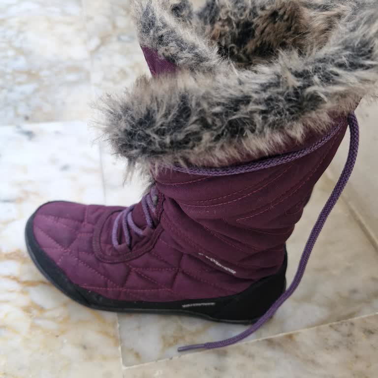 Karlı Havada Su Geçiren Columbia Botu Çözüm Talebi