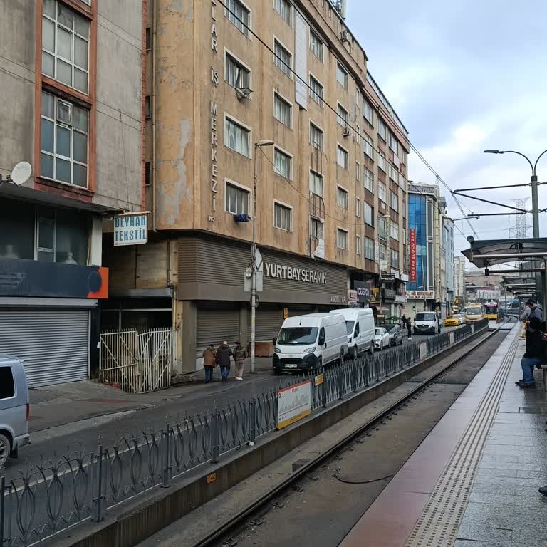 T4 Tramvayında Sabah Saatlerinde Yoğun Gecikme Ve Kalabalık Sorunu