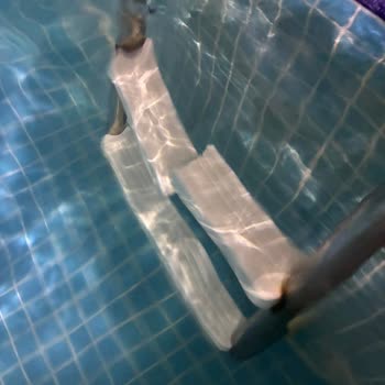 Aquapark Merdiveni Çatladı Ve Misafirler Ayaklarını Kesti Güvenlik İhmal Edildi