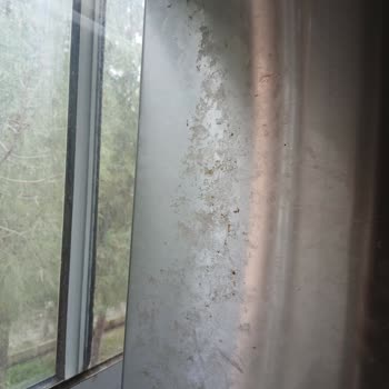 Bosch Buzdolabı Kapak Paslanması Ve Çürümesi Garanti Kapsamında Değiştirilmek İsteniyor