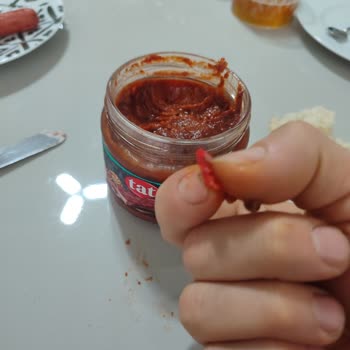Sos Ürününde Keskin Plastik Parça Tespiti Ve Diş Yaralanması