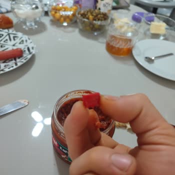 Sos Ürününde Keskin Plastik Parça Tespiti Ve Diş Yaralanması
