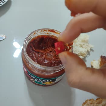 Sos Ürününde Keskin Plastik Parça Tespiti Ve Diş Yaralanması