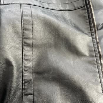 Garanti Olmasına Rağmen Deri Montum Renk Açtı Ve Mağaza Tüketici Hatası Diyor