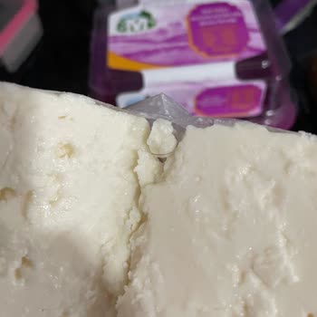 Migros Markalı Beyaz Peynire Saplanmış Siyah Kıl Gıda Güvenliği Sorunu