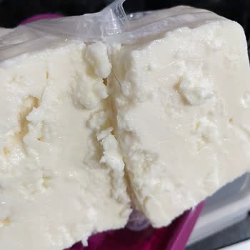 Migros Markalı Beyaz Peynire Saplanmış Siyah Kıl Gıda Güvenliği Sorunu