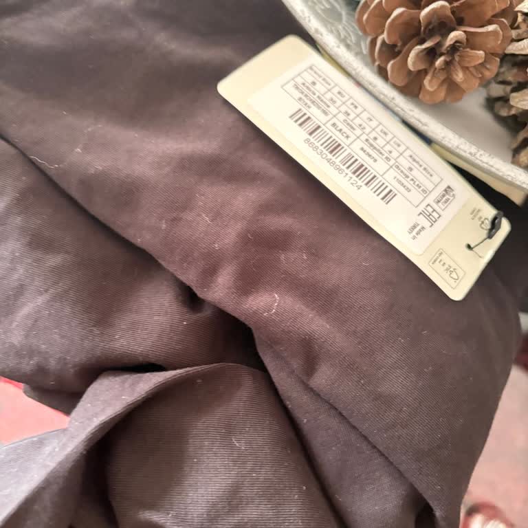 Açıklamaya Uygun Olmayan Ve Kullanılmış Görünen Bluzlar