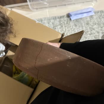 Sürat Kargo Şubesinde Bilgilendirme Yapılmadan Bekletilen Kargo Ve Hasarlı Ürünler