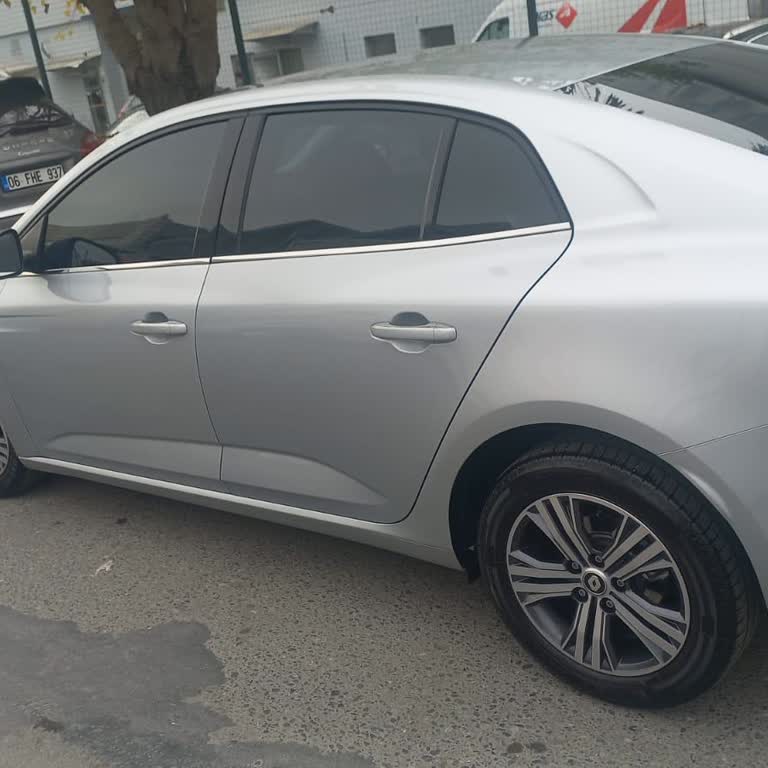 Renault Orijinal Satılan Araçta Boyalı Kapı ve Değer Kaybı Talebi