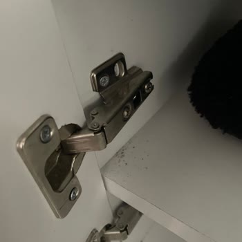 Kenzlife Mobilya'dan Bozuk Menteşeli Ayakkabılık İçin Acil Değişim Ve Yanıt Talebi