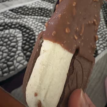 Magnum Badem Dondurmasında Bisküvi Parçası Eksik