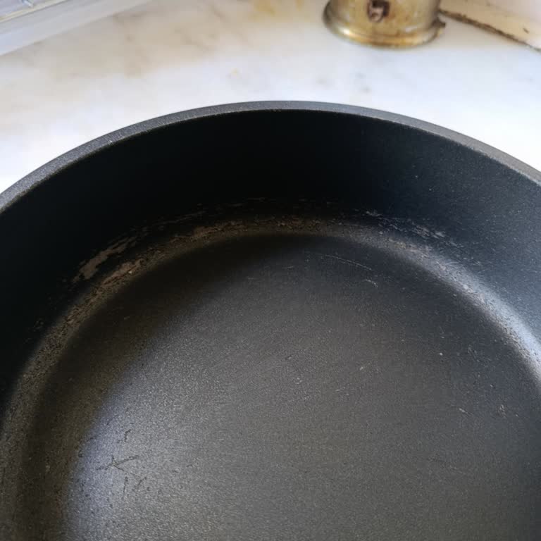 Taç Tencere Setinde Erken Soyulma, Satıcı İlgisizliği Ve Garanti Değişim Talebi