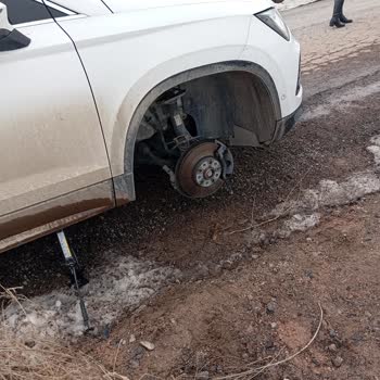 Nevşehir İl Özel İdaresi Yoldaki Çukur Araçlara Zarar Veriyor