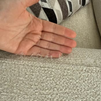 Kırılan Sandalye Ve Tiftiklenme Sorunlu Koltuk Takımına Müdahale Talebi